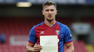 Gillingham Secures Young Talent with Signing of Ex-Southampton Defender Tabares
