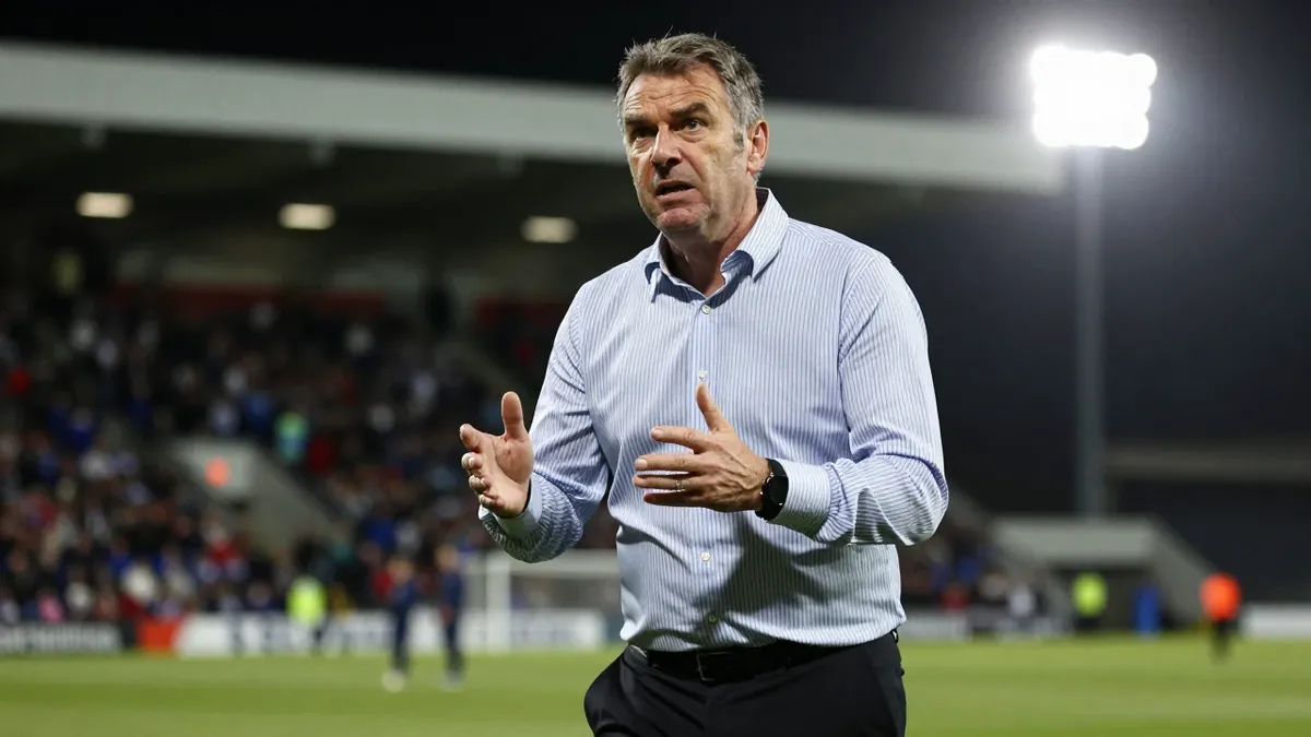 Gillingham's Ainsworth Prepares for Fleetwood Clash