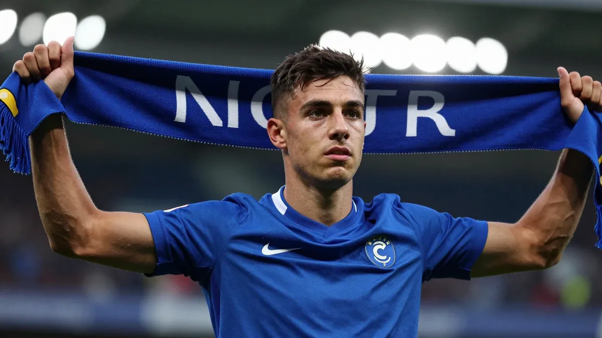 Gillingham have signed Cardiff City midfielder Eli King for an undisclosed fee, adding the 23-year-old to their squad on...